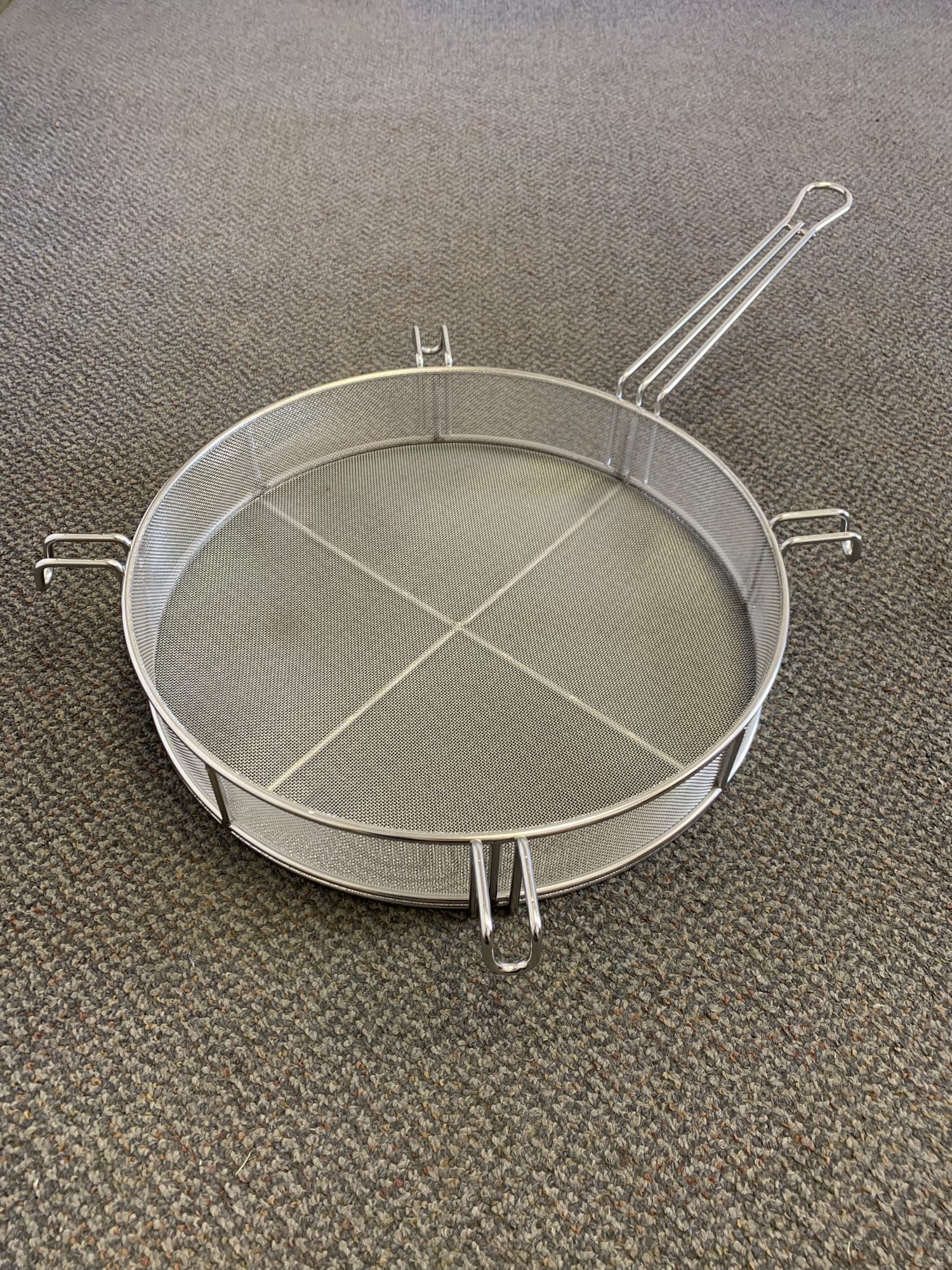Fine wire cosmetic sieve basket