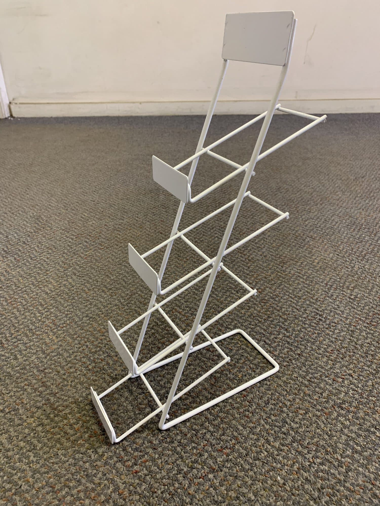 Folding stepped wire literature and brochure display stand