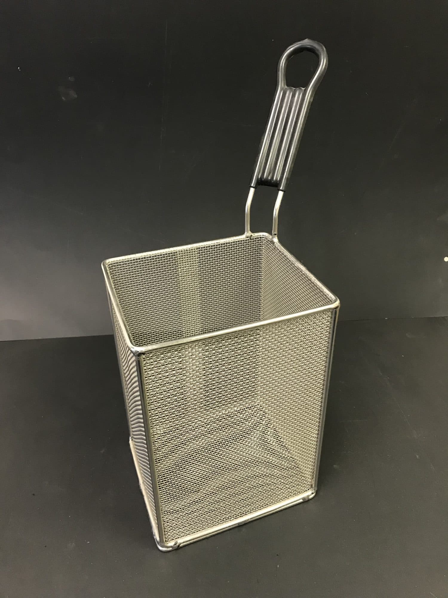 Wire pasta cooking basket