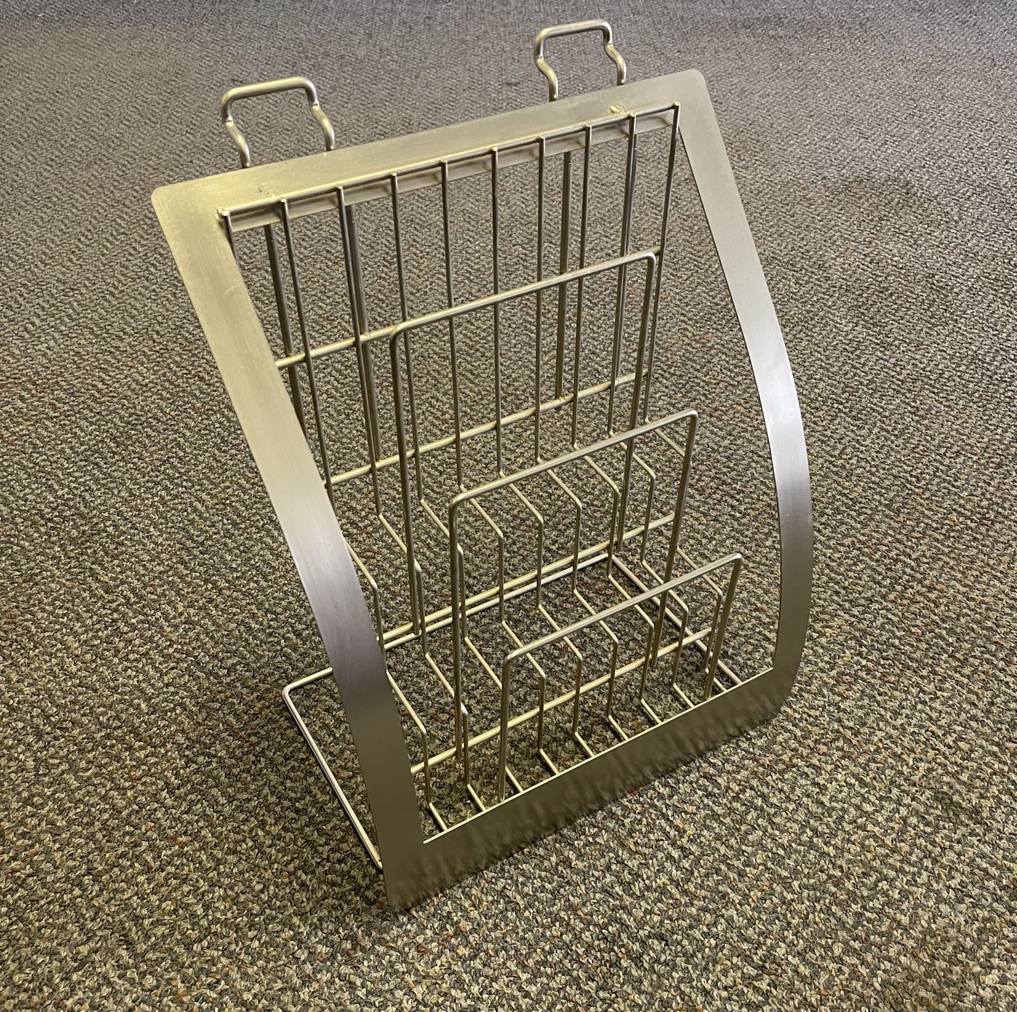 Free-standing tiered wire magazine and literature display rack